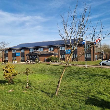 Travel Plaza Hotel Desborough Екстериор снимка